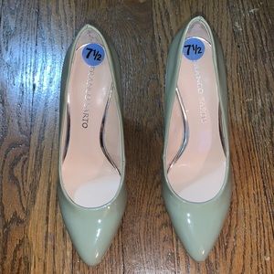 Gently worn light green pump!!!